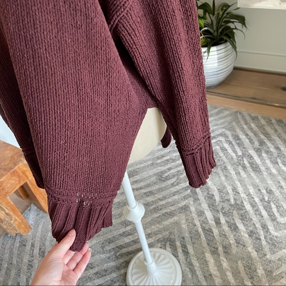 Women’s Aerie Turtle Neck Burgundy Sweater Small - Picture 4 of 5